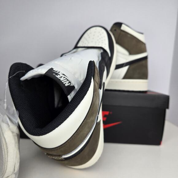 Air Jordan 1 High OG Mocha Size 8.5 Men main image 6